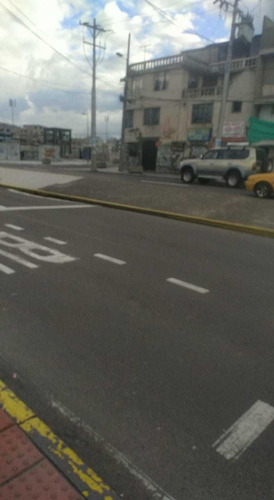 Casa De Tres Pisos