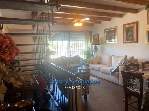 Imagen 4 de 21 de Se Vende Casa En Carrasco Frente A La Playa 2/3 Dormitorios Cw186038