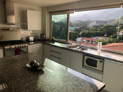 Imagen 10 de 24 de En Venta Espectacular Ph, En La Urb. El Marqués, A Pocos Metros Del Ávila, Con Excelente Vista Desde Todas Las Áreas, Iluminado, Fresco, Clima De Montaña, Espacioso Y Remodelado.