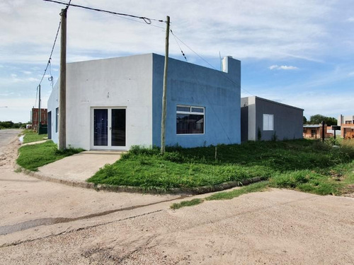 Imagen 2 de 30 de Casa De 3 Dormitorios (96 M2) Local Comercial (114 M2) - Excelente Estado