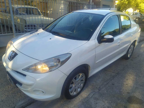 Peugeot 207 2014 1.4 Sedan Allure 75cv