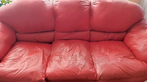 Sofá De 3 Cuerpos De Cuero Sintético - Lomas De Zamora Rojo Liso (Usado)