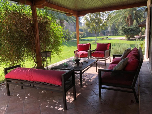 Hermosa Casa De Construcción Sólida Estilo Chilena
