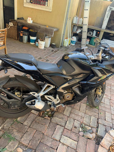 Imagen 3 de 7 de Bajaj Rs 200