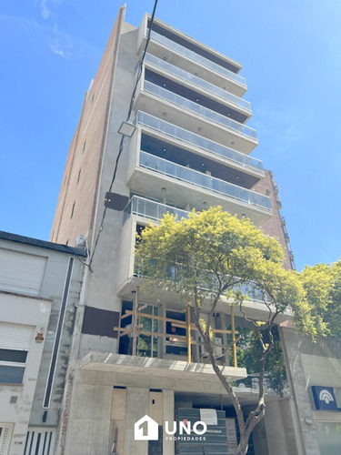 Salta Y Bv. Oroño - Piso Exclusivo De 3 Dormitorios. Posibilidad Cochera.