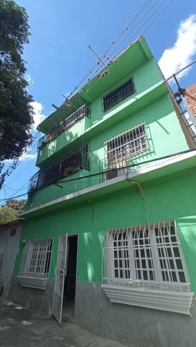 Casa 3 Niveles En Barrio Colón. Naguanagua. C125