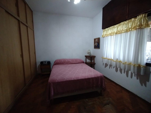 Espectacular Casa De 4 Ambientes Con Amplio Fondo Parque