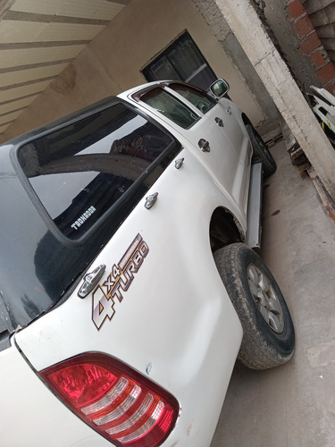 2005 Doble Cabina. 4x4 Pero Funciona A 4x2 Turbo Disel