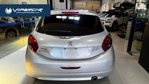 Peugeot 208 allure 1.6 manual