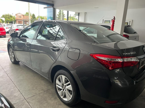 Imagen 3 de 5 de Toyota Corolla 2015 1.8 Xei Cvt 140cv