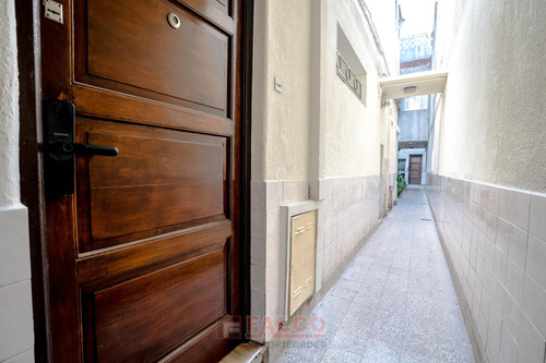 Departamento En Pb - 3 Ambientes Con Patio - Reciclado A Nuevo