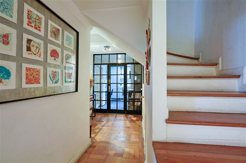 Casa En Venta De 3 Dormitorios Mas Servicio En Las Condes