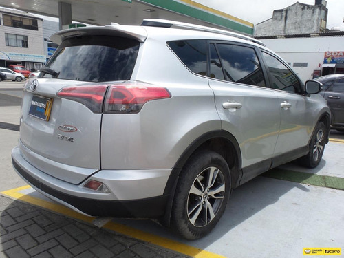 Imagen 8 de 25 de Toyota Rav 4 Wagon