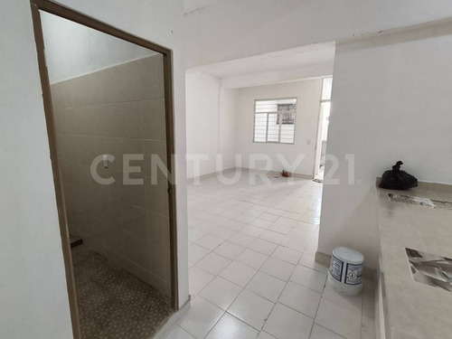 Casa En Venta Con 2departamentos Cerca Metro Ecatepec, Col Fuentes De Aragón