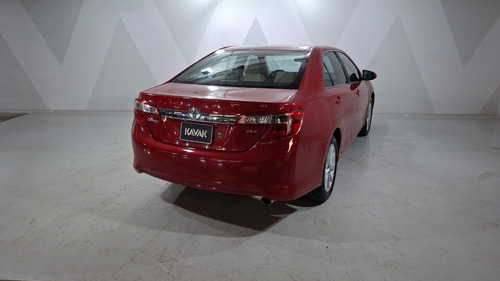 Toyota Camry 2.5 XLE L4 6AT
