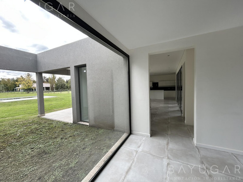 Venta - Casa A Estrenar / Barrio San Joaquin / Exaltación De La Cruz