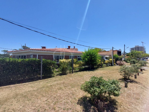 Imagen 23 de 23 de Casa De 3 Dormitorios En Playa Mansa, Punta Del Este