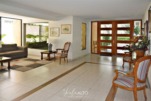 Departamento En Venta De 4 Dorm. En Las Condes / Metro Colon
