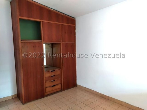 Imagen 7 de 30 de Casas En Venta Zona Centro - Este De Barquisimeto Cod # 23-12140 Centrica Y Con Potencial Comercial. Asesor Inmobiliario Katty Vasquez 412-1498654. Pide Tu Cita! Excelente Oportunidad De Negocio!!....