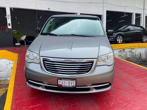 Imagen 2 de 9 de Chrysler Town & Country 3.6 Li At