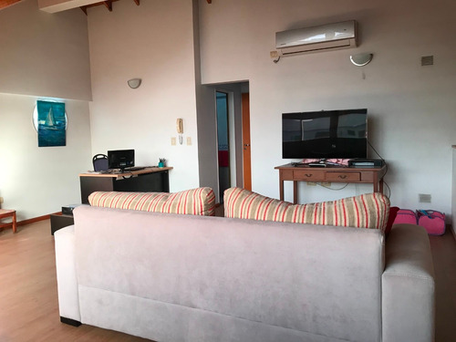 Imagen 13 de 14 de Departamento En 2 Plantas 4 Ambientes / Venta / San Justo