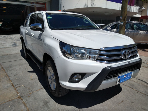 Imagen 2 de 10 de Toyota Hilux Srv 4x2 2017