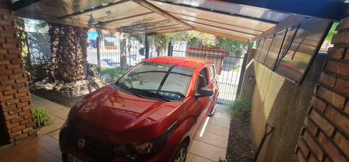 Casa Tipo Chalet De 5 Ambiente Con Gge Cubierto , Jardin,fondo , Quincho, 3 Baños, Desarrollada En 2 Plantas, Sobre Lote De 8.x 24 Mts