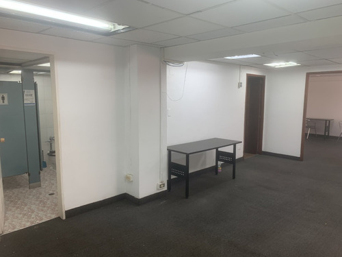 Se Vende Espaciosa E Iluminada Oficina En Los Dos Caminos Centro Parque Boyacá Cod 25-5817 Rex