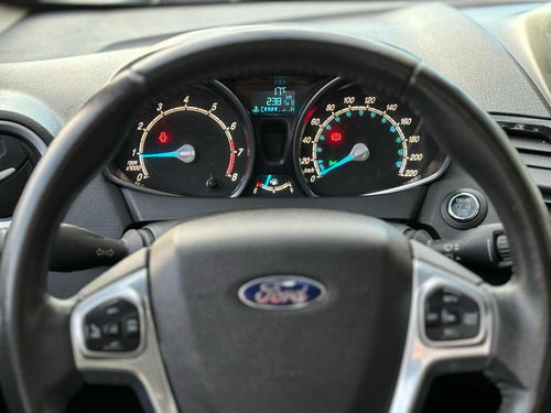 Ford Fiesta Kinetic 2013 1.6 Design 120cv Titanium