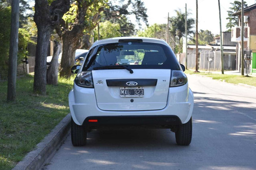 Imagen 4 de 12 de Ford Ka 2013 1.6 Fly Viral 95cv