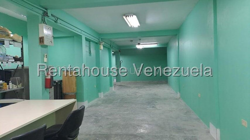Bello Monte !! Local Comercial A Pie De Calle, 169,44 M2, 2 Baños, Área Operativa De 142 M2, Área Independiente De Oficina Con 26,79 M2, Entradas Por 2 Calles. Excelente Ubicación !!