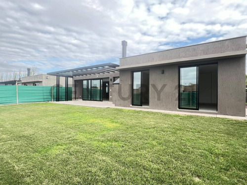 Se Vende Casa En Barrio Privado Lar De Vieytes Ii