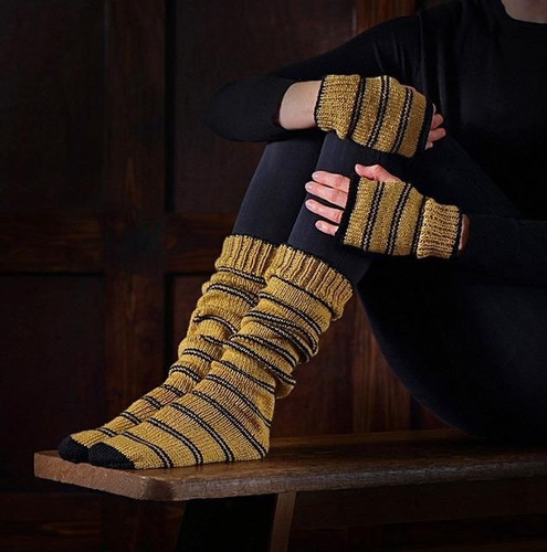 Imagen 4 de 5 de Harry Potter Kit Haz Tus Guantes Y Calcetines Huflepuff