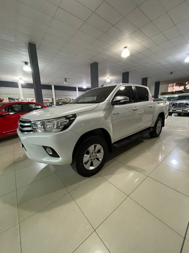 Imagen 7 de 21 de Toyota Hilux 2.8 Cd Srv 177cv 4x4 At 2017