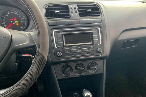 Imagen 6 de 25 de Volkswagen Polo 5 Pts Hb Starline, 16l, Tm5, R-15