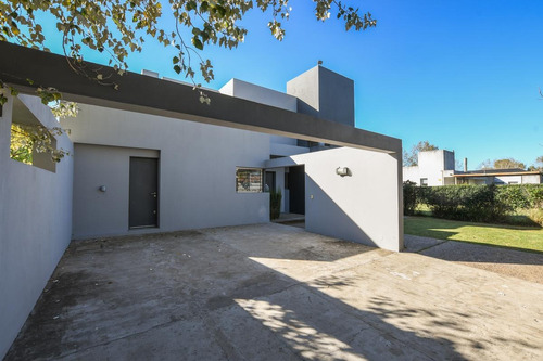 Imagen 8 de 30 de Casa De 3 Dormitorios En Venta Hostal Del Sol Con Pileta Fisherton