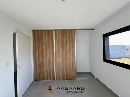 Lomas De Manantiales - Hermoso Duplex De 3 Dormitorios 3 Baños A Estrenar