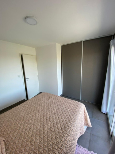 Triplex En Venta 2 Dormit. Garage . Patio.