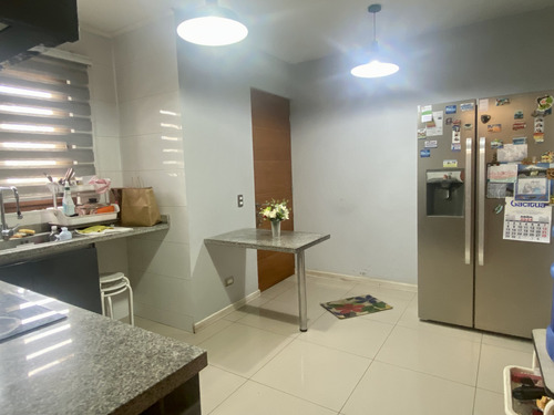 Excelente Oportunidad, Céntrica Y Cómoda Casa