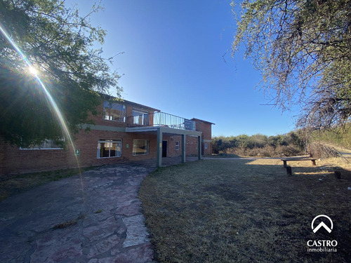 Hotel Sobre Los Mandarinos, Carpintería.