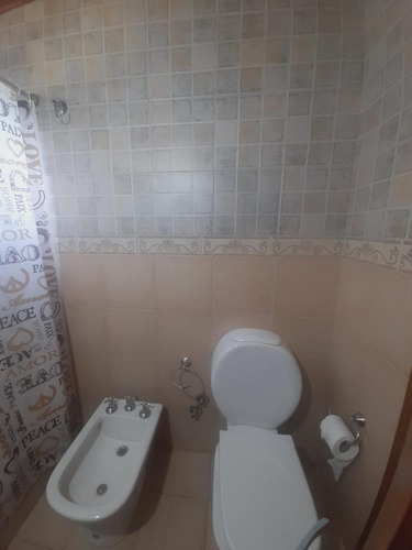 Casa En Venta - 2 Dormitorios 2 Baños - 85mts2 - Lobos