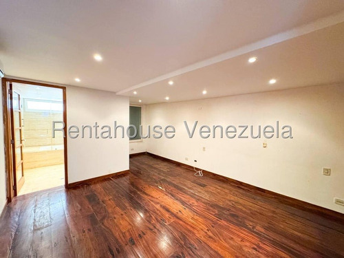 Casa En Venta En Alto Hatillo Con Imponente Vista Panorámica Al Ávila