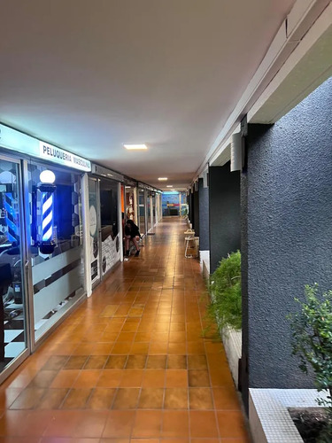 Plaza Ñuñoa Edificio Acuario Local En Venta