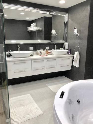 Imagen 22 de 29 de Casa Exclusiva En Venta Altamira / Castellana