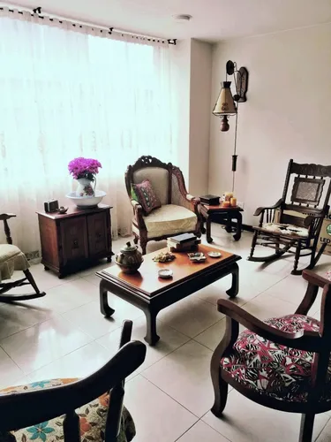 Amplio Apartamento De 2 Alcobas En Santa Paula. 90 M2. Piso 4 Con Ascensor.