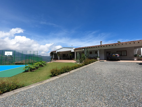 Se Vende Exclusiva Casa Campestre En El Alto Del Escobero Envigado!