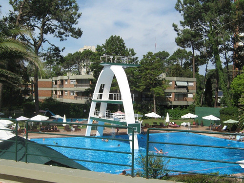 Imagen 1 de 14 de Venta De Apartamento En Complejo Arcobaleno/ Punta Del Este.