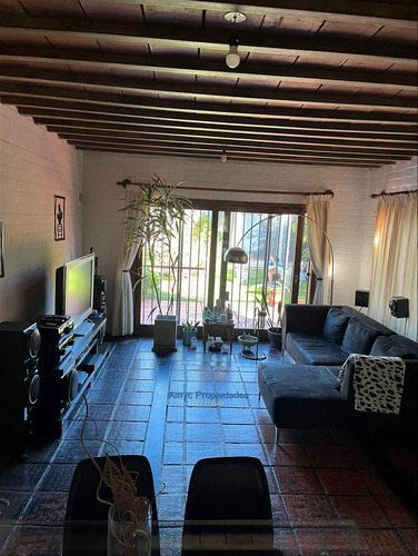 Imagen 3 de 14 de Impecable Casa En La Mejor Calle De Parque Miramar