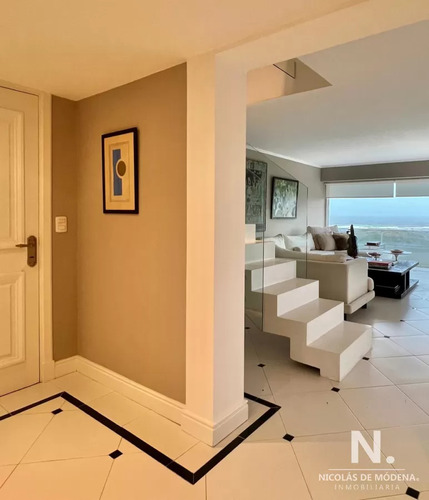 Espectacular Departamento En Venta Frente Al Mar, Penthouse De 4 Dormitorios. Punta Del Este