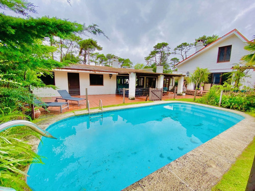 Casa En Venta De 7 Dormitorios O Mas En Playa Mansa